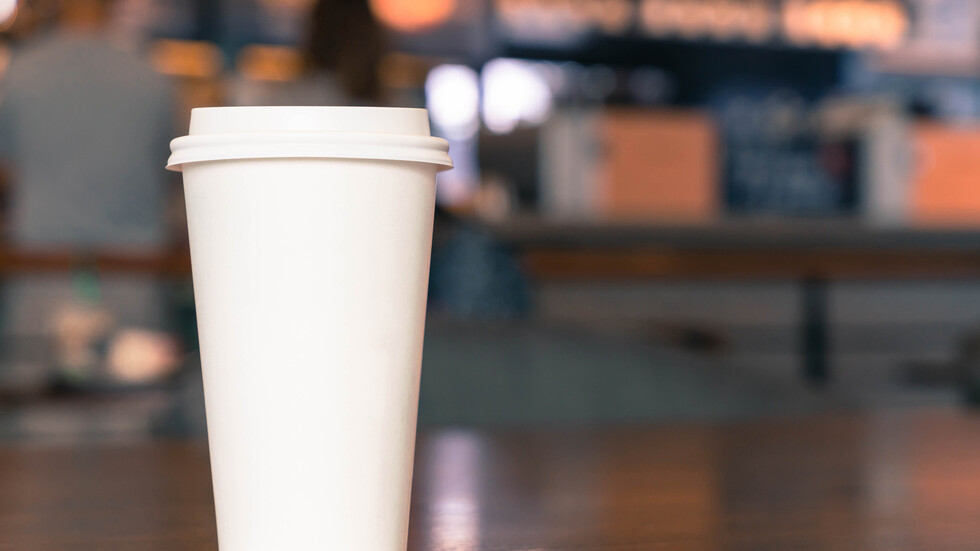 أكواب الاستخدام الواحد تلقي بتريليونات الجزيئات البلاستيكية المجهرية في قهوتنا