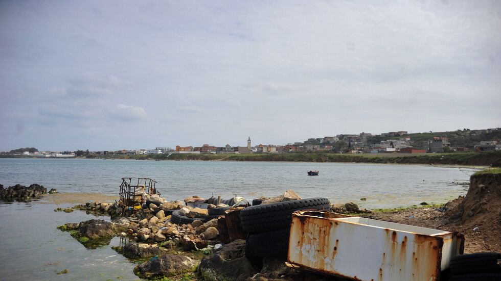 حكومة تونس تبدد المخاوف بشأن سفينة وقود غارقة قبالة سواحلها