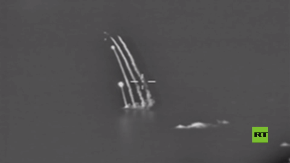 الدفاع الروسية تنشر فيديو لإطلاق صواريخ