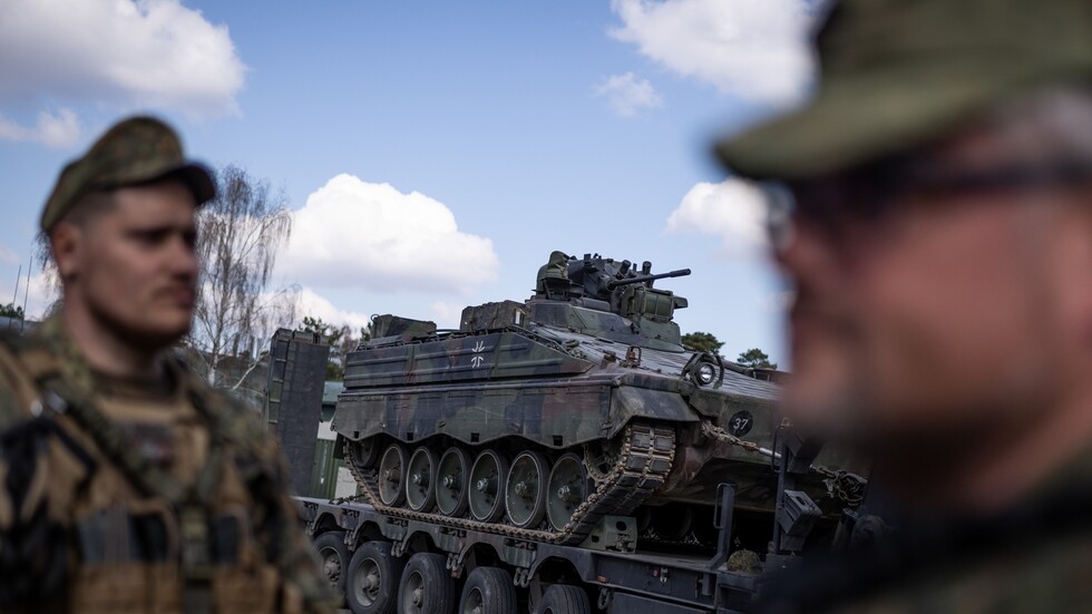 وسائل إعلام: شركة أسلحة ألمانية تطلب من شولتس الموافقة على بيع 100 مدرعة إلى كييف