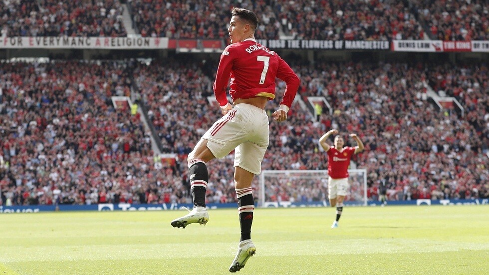 رونالدو يواصل كتابة التاريخ بتسجيله هدفه المئوي في الدوري الإنجليزي (فيديو)