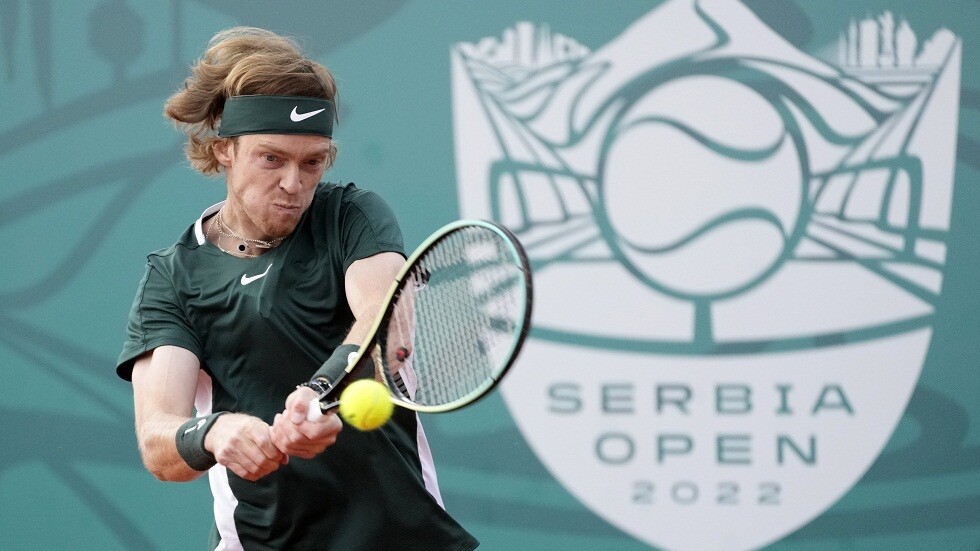 روبليف يضرب موعدا ناريا مع دجوكوفيتش في نهائي بطولة بلغراد للتنس (فيديو)