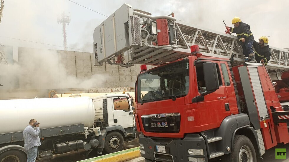 العراق.. 20 فرقة إطفاء لإخماد حريق في مجمع تجاري بكربلاء (صور – فيديو)