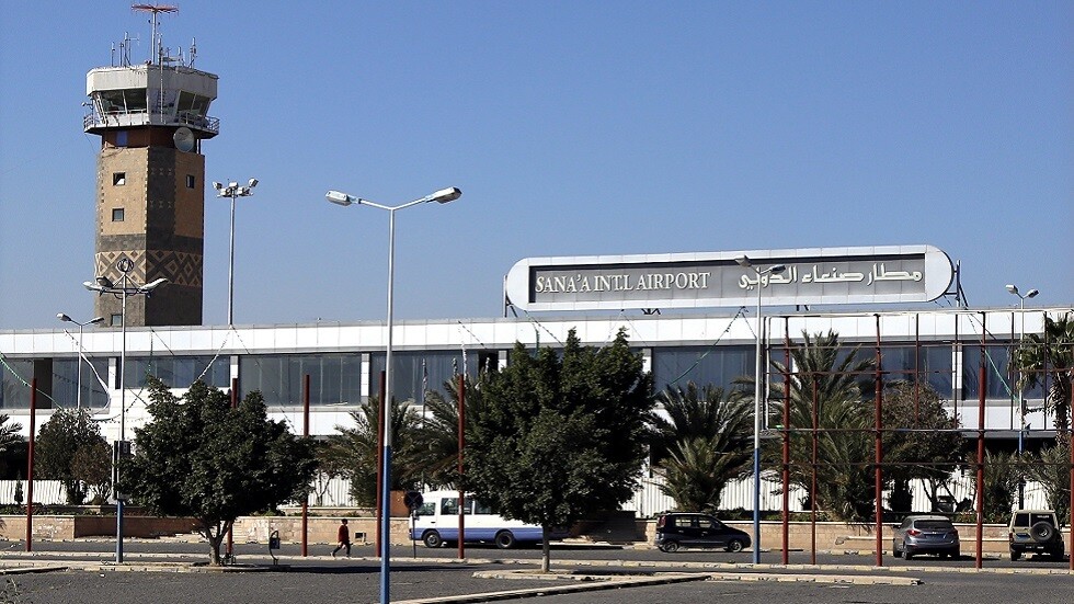 الحكومة اليمنية تصدر بيانا حول إلغاء الرحلة الأولى المجدولة من مطار صنعاء