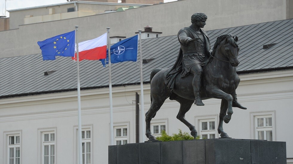 جنرال بولندي يعرب عن مخاوفه من "تدمير روسيا للناتو" بيد وارسو