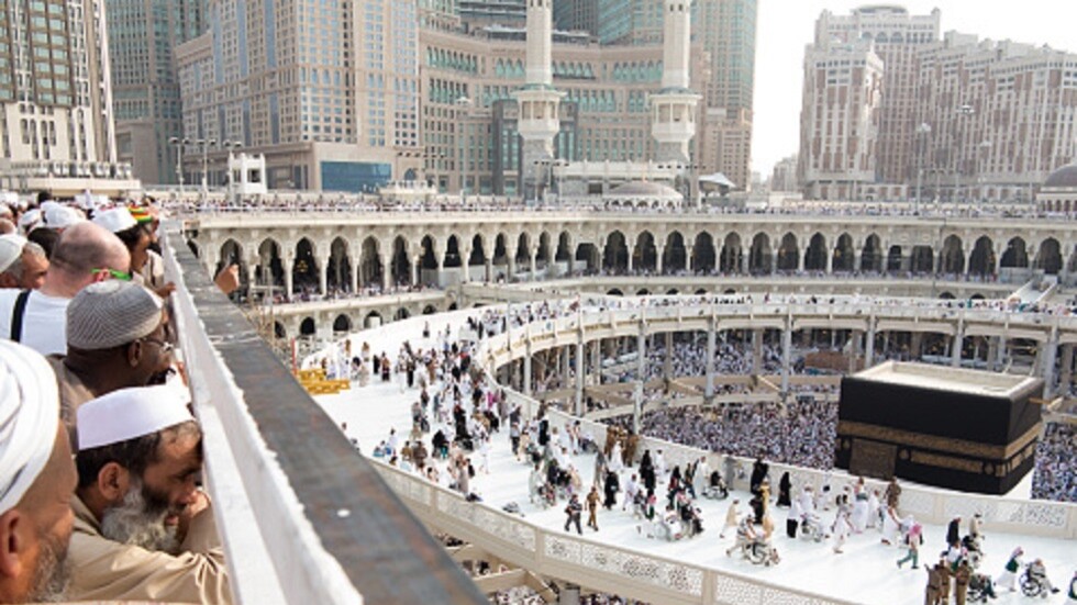 السعودية تغرّم 10 شركات عمرة