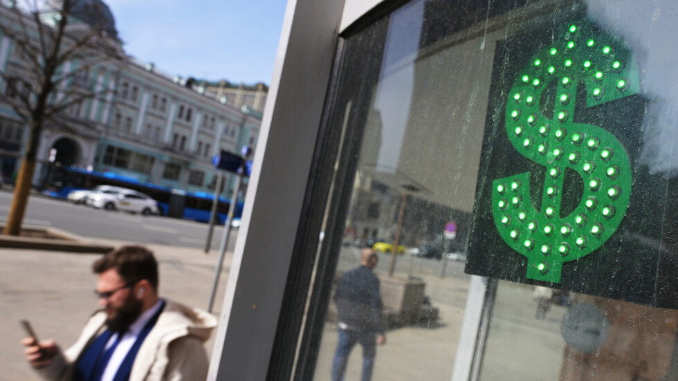 "خطوة نحو الشرق".. لماذا عدل المركزي الروسي منهجية حساب سعر الصرف؟