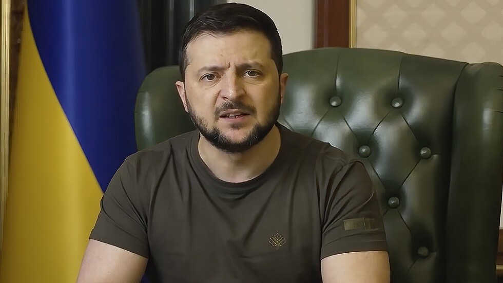 شبح زيلينسكي يظهر من بين النيران على قناة أمريكية