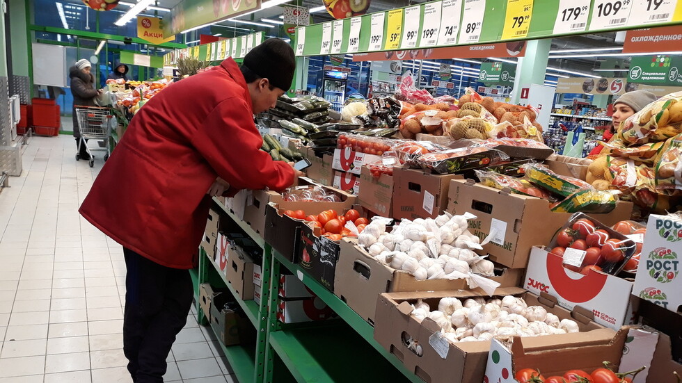 بوتين يشير إلى استمرار استقرار الاقتصاد الروسي واستعادة الروبل مواقعه