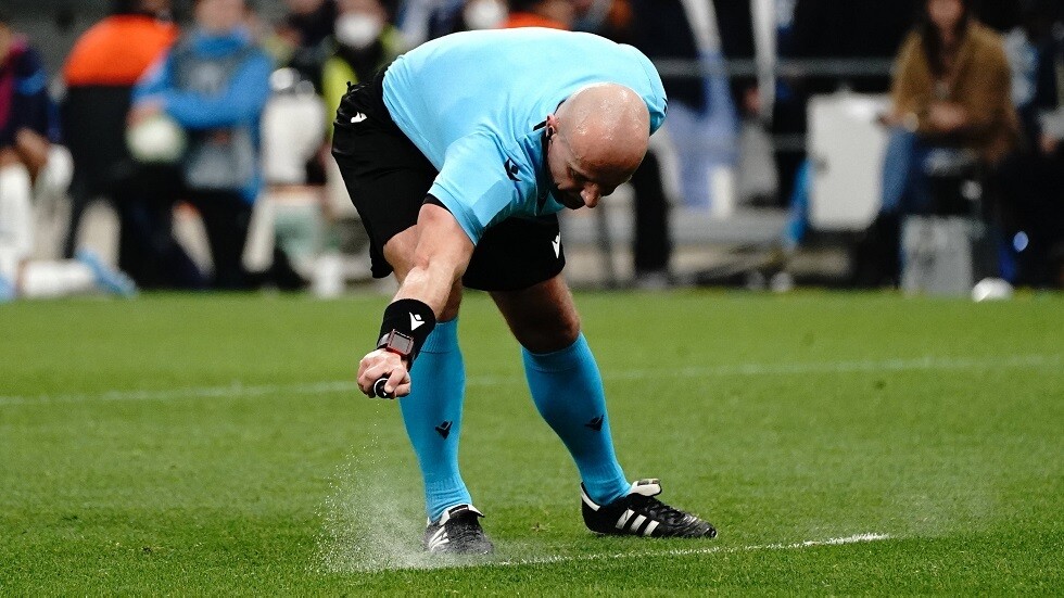 الكشف عن هوية حكم مباراة ليفربول وفياريال