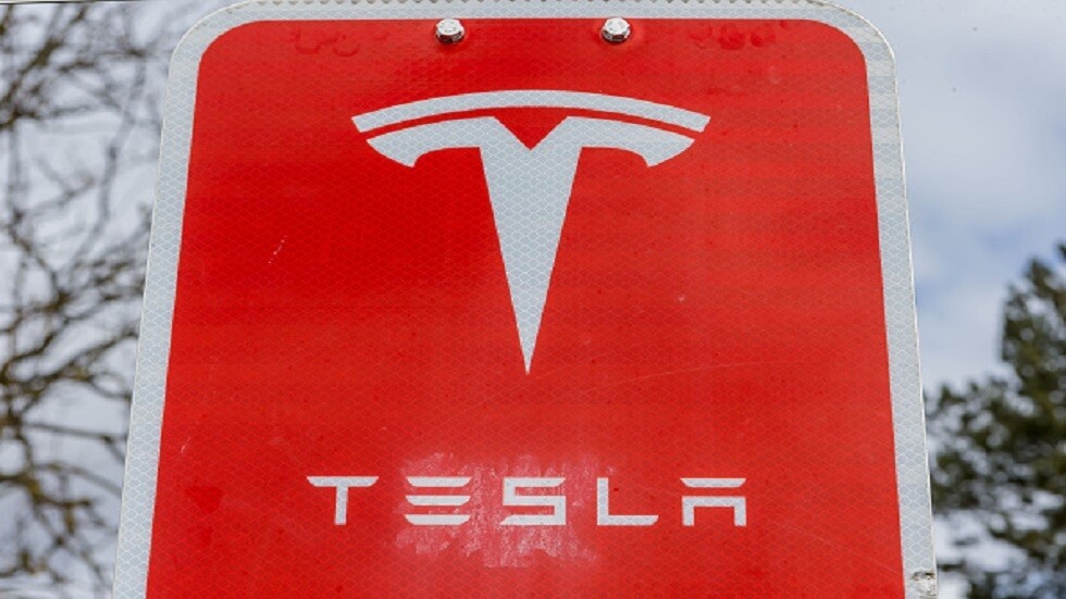 هبوط أسهم "تسلا" بعد إعلان استحواذ ماسك على "تويتر"