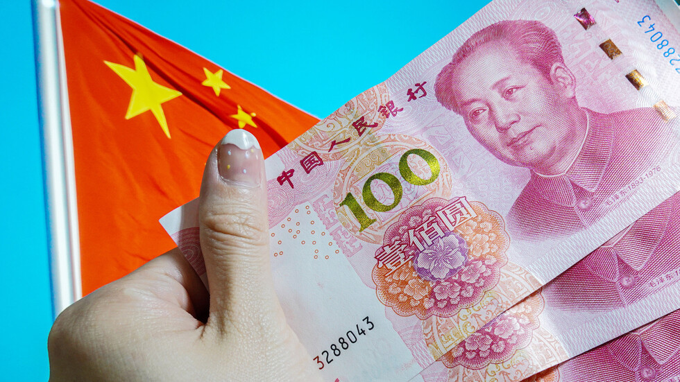 المركزي الصيني يخفض اليوان إلى أدنى مستوى في نحو عام