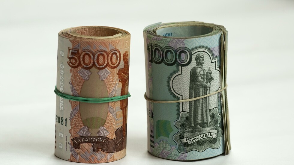 العملة الروسية تتعافى من تأثير العقوبات الغربية