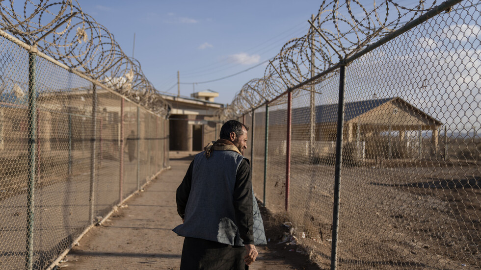 وسائل إعلام تتداول فيديو لـ "تعزيزات عسكرية إيرانية على الحدود مع أفغانستان"