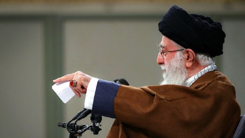 خامنئي ينتقد "الخطأ الكبير" الذي ارتكبته مصر وتكرره دول عربية