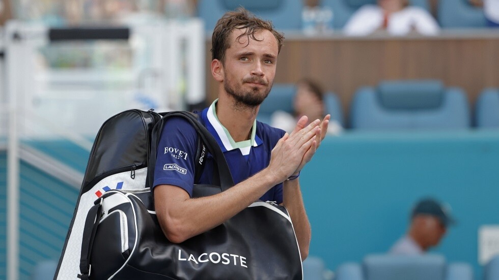 رئيس الاتحاد الروسي للتنس يأمل بمشاركة مدفيديف في 