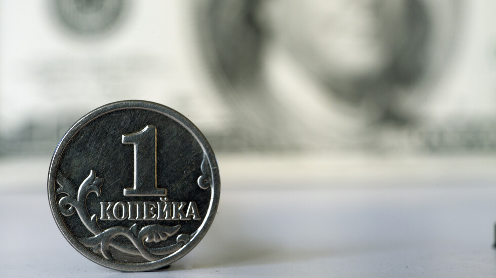 اليورو يهبط أمام الروبل الروسي إلى مستوى هو الأول منذ مارس 2020