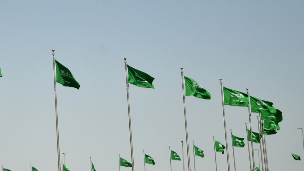 مقاطع فيديو لأول عملية " استمطار السحب" في السعودية تثير تفاعلا (فيديوهات)