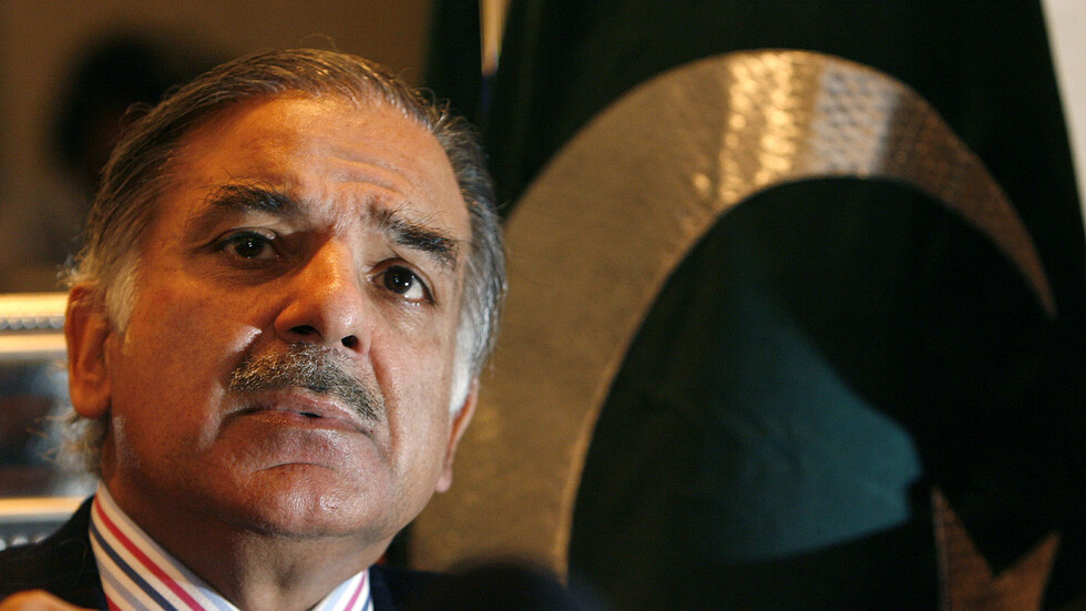 رئيس الوزراء الباكستاني الجديد يصل إلى المدينة المنورة بالسعودية لزيارة المسجد النبوي (صور)