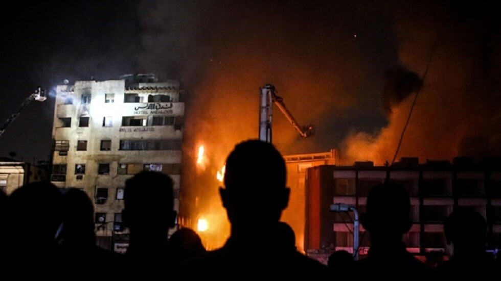 حريق يلتهم مصنع غزل ونسيج في مصر (فيديو)