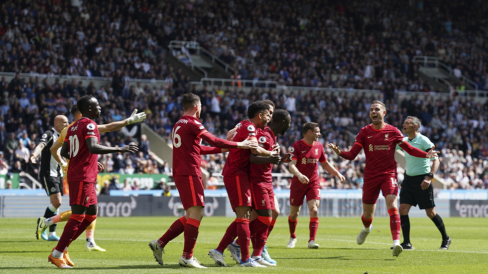ليفربول يهزم نيوكاسل ويرتقي إلى صدارة الدوري الإنجليزي مؤقتا (فيديو)