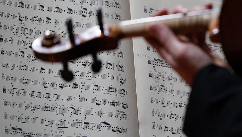 دراسة: تعلم الموسيقى في سن متقدمة يمكن أن يقاوم الخرف