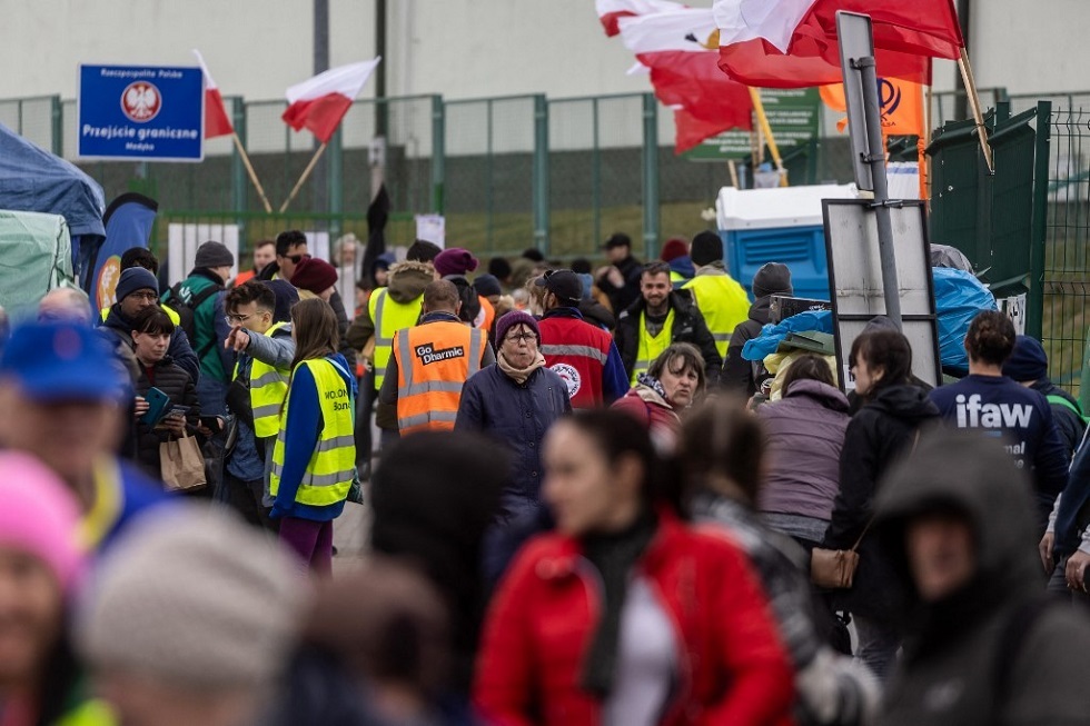 بولندا تقلص برامج مساعداتها للاجئين الأوكرانيين