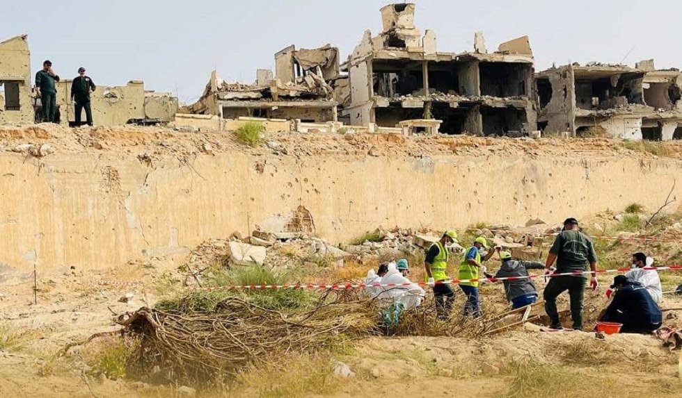 ليبيا.. انتشال 11 جثة مجهولة الهوية في سرت (صور)