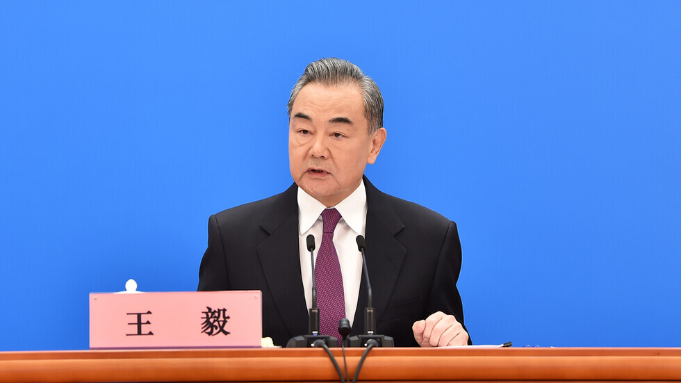 وزير الخارجية الصيني لنظيره الصربي: بكين مستعدة لمواجهة عودة الغرب لفكر الحرب الباردة