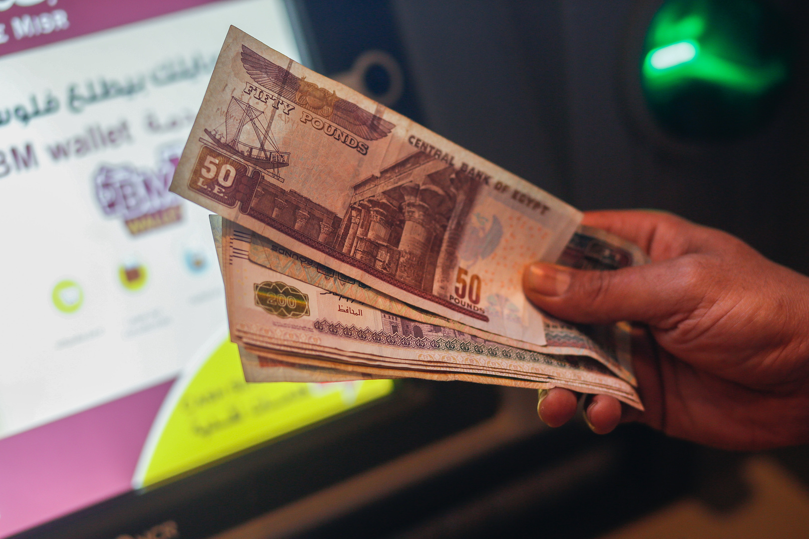 هل استبدال الدولار بالجنيه المصري خطوة وشيكة؟