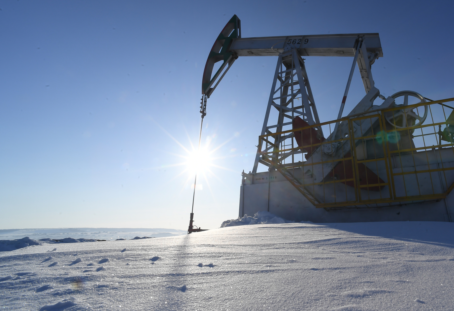 وزير الطاقة الروسي: سعر النفط قد يرتفع إلى 150 دولارا للبرميل