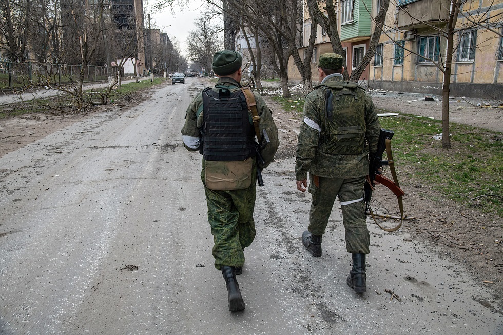 الجيش الروسي يعرض على المقاتلين المتحصنين في مصنع 