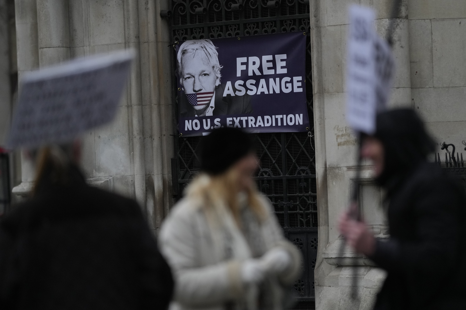 روسيا: قرار القضاء البريطاني تسليم أسانج إلى الولايات المتحدة مذهل
