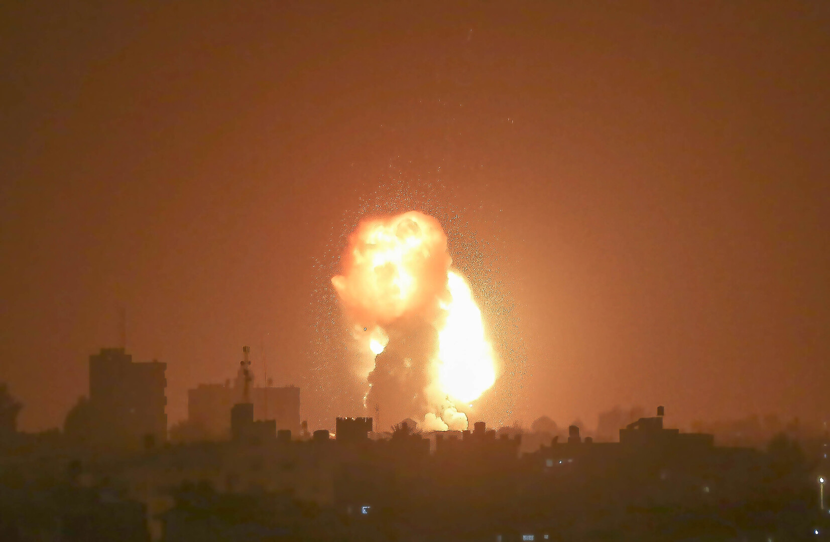 الجيش الإسرائيلي يعلن اعتراض 4 قذائف أطلقت من غزة واستهداف موقع لـ