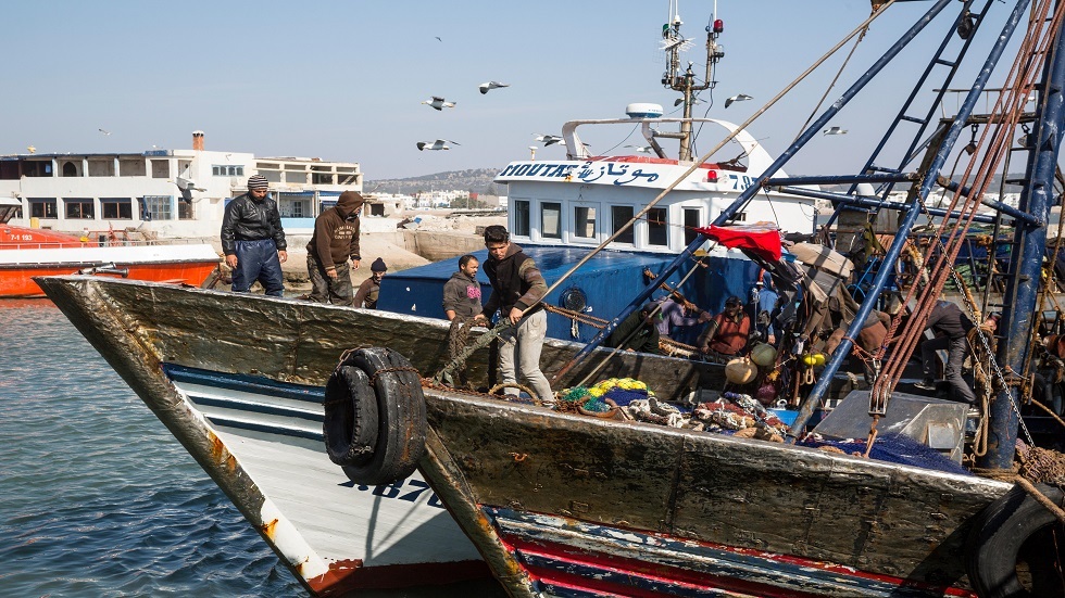 مصادر مغربية ترجح غرق مركب صيد عليه 10 بحارة قبالة أغادير