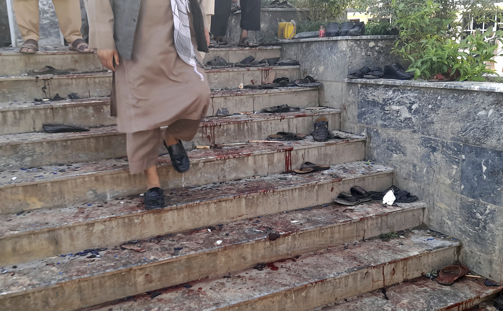لليوم الثاني على التوالي.. عشرات القتلى جراء انفجار دموي بمسجد في أفغانستان