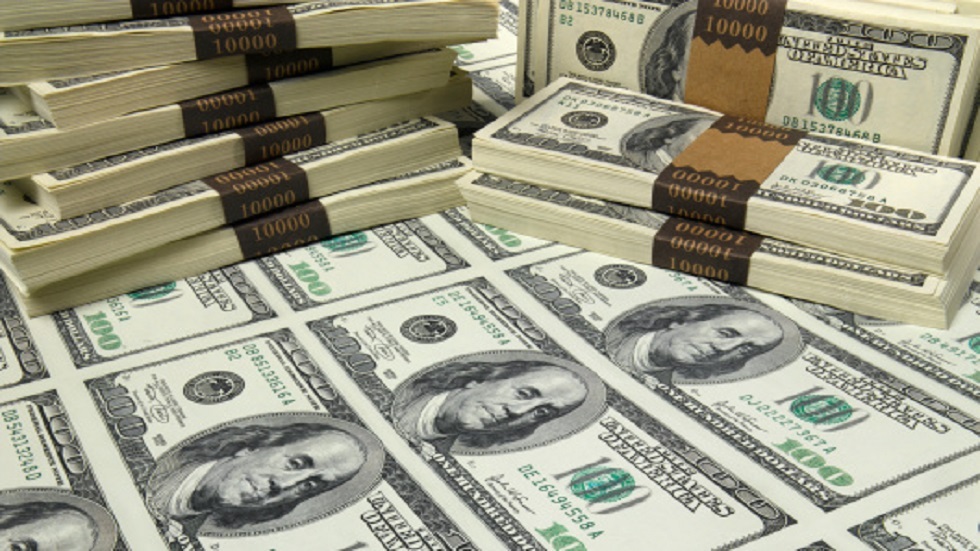 وكالة: إدمان واشنطن على استخدام الدولار سلاحا سيؤدي إلى انهياره