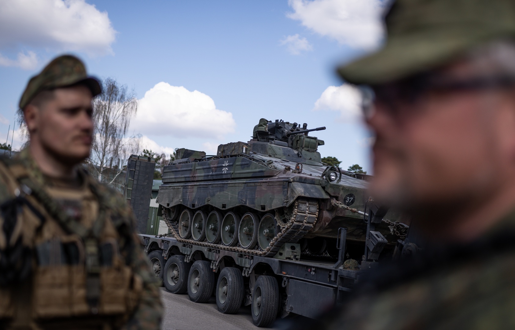 وسائل إعلام: شركة أسلحة ألمانية تطلب من شولتس الموافقة على بيع 100 مدرعة إلى كييف