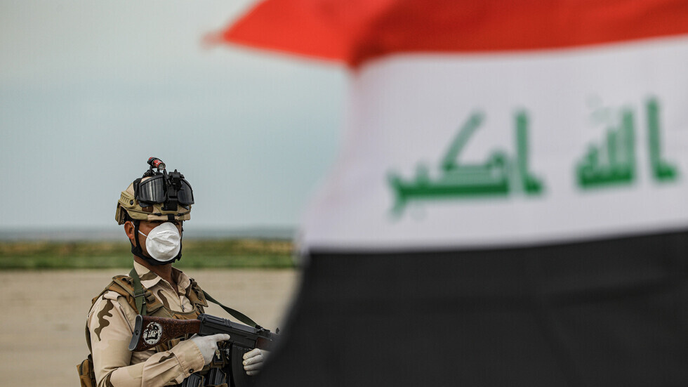 لحظة تفجير القوات العراقية لانتحاري حاول الاقتراب منها (فيديو)