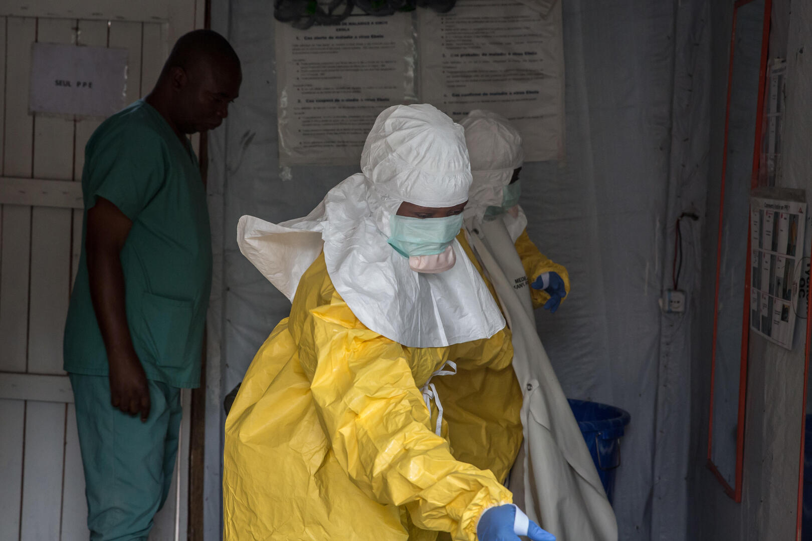 الكونغو الديمقراطية: أكثر من 100 شخص خالطوا مصاب إيبولا المتوفى