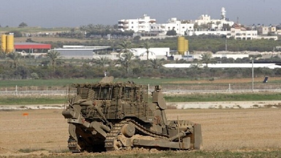 جرافة عسكرية على حدود قطاع غزة - أرشيف