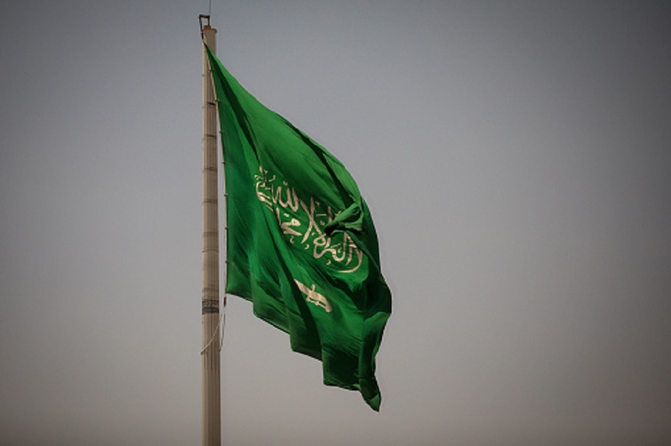 السعودية تبرم صفقة لشراء 100 ألف سيارة كهربائية