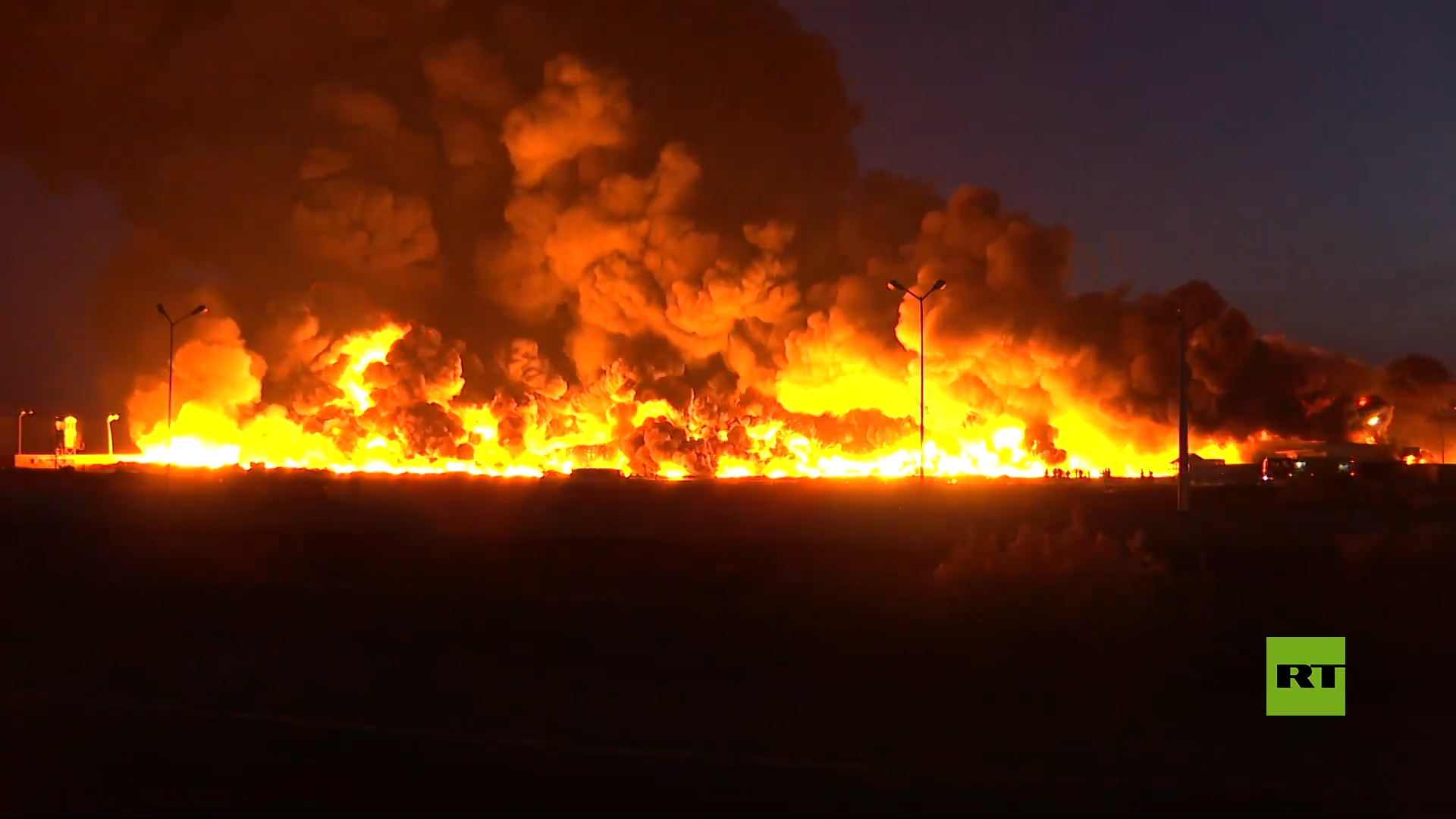 حريق هائل يلتهم مجمعا صناعيا في أذربيجان