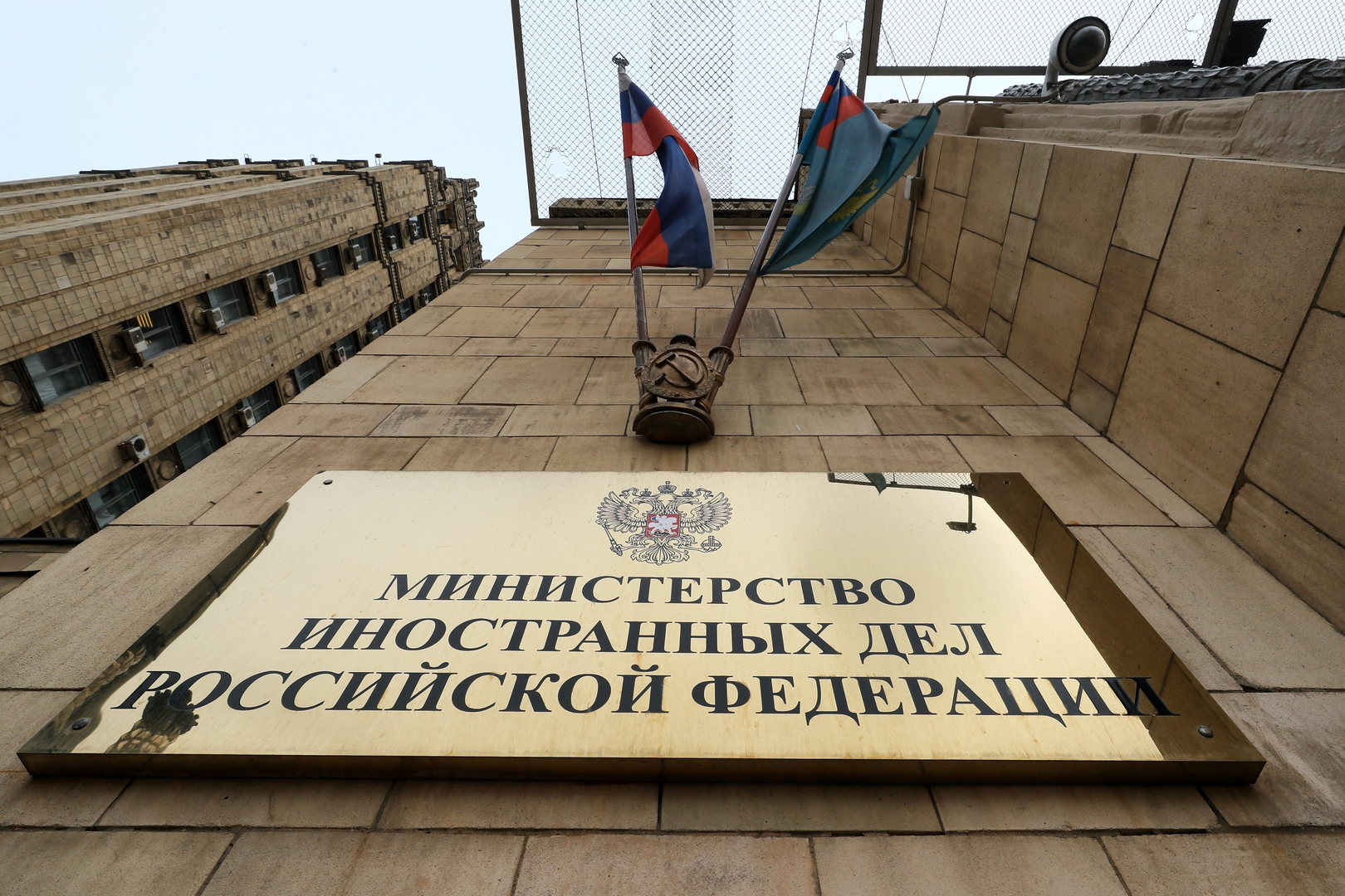 لافروف يناقش مع وزير خارجية أرمينيا ترسيم حدودها مع أذربيجان