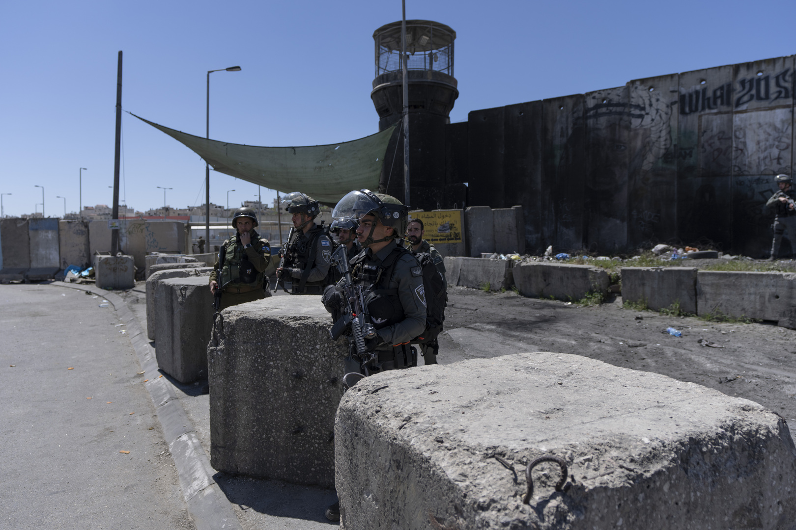 القوات الإسرائيلية تواصل البحث عن منفذي هجوم مستوطنة أرئيل