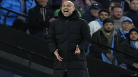 شاهد.. غوارديولا يصب جام غضبه على محرز