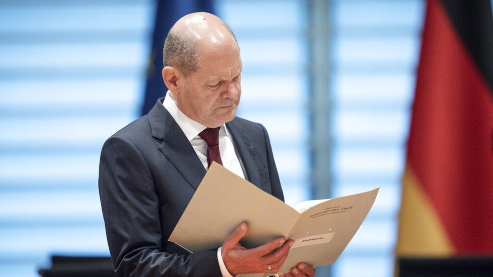 أكثر من 106 آلاف من الألمان يوقعون عريضة تطالب بعدم نقل الأسلحة الثقيلة لأوكرانيا