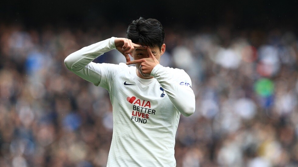 مهاجم "السبيرز" يشدد الخناق على محمد صلاح في سباق الهدافين