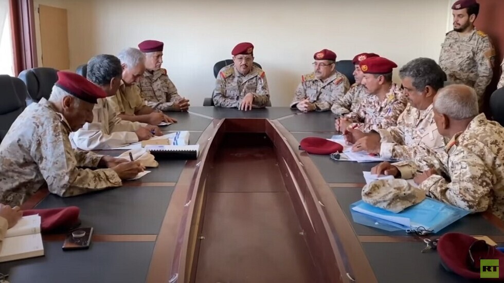 اليمن.. وزير الدفاع يؤكد على تطوير أداء هيئة الاستخبارات والاستطلاع (فيديو)