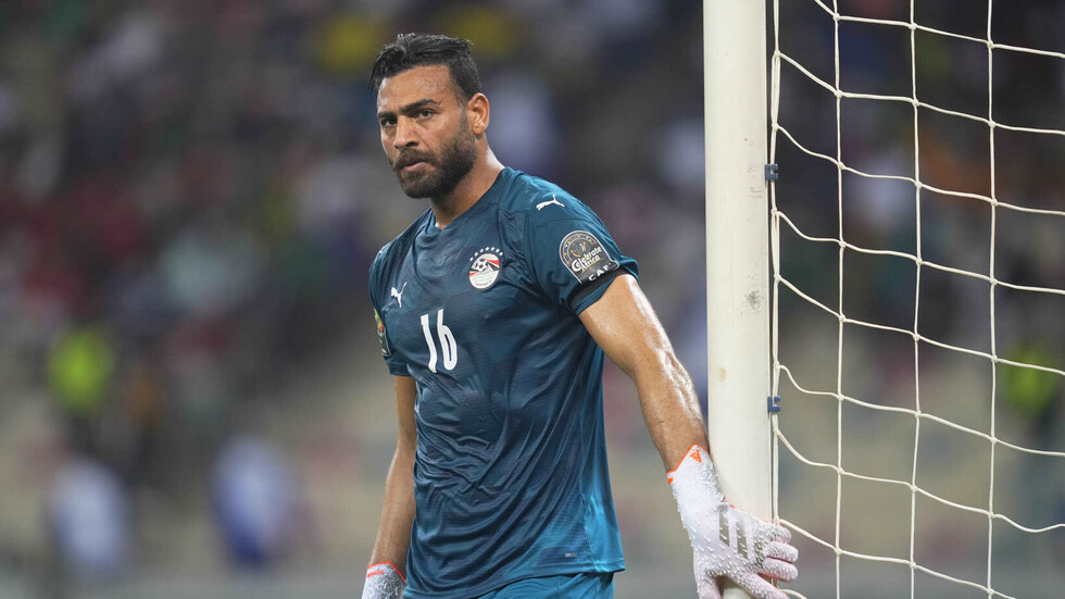 بالصور.. حارس الزمالك أبو جبل يلبي طلب مشجعة